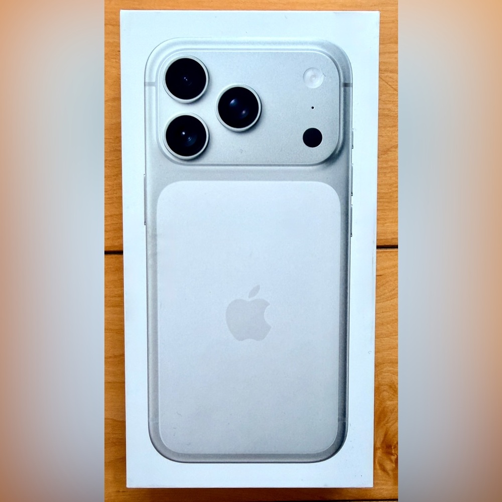 iPhone 17 Pro 512GB, Silver - Factory Unlocked - Sealed *Brand New*